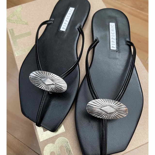 DEUXIEME CLASSE(ドゥーズィエムクラス)のpippichic 美品　コンチョサンダル37 ブラック レディースの靴/シューズ(サンダル)の商品写真