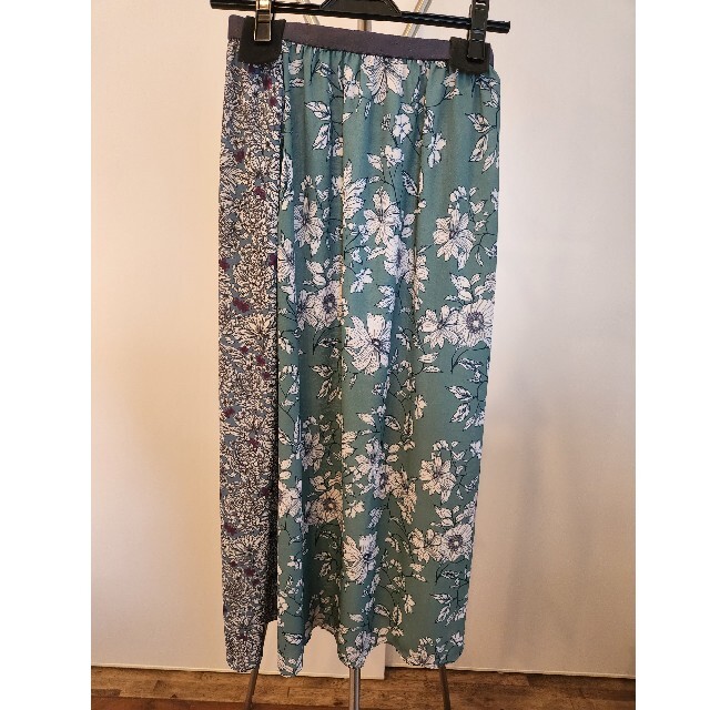 IENA(イエナ)のイエナ Deveaux フラワープリントスカート レディースのスカート(ロングスカート)の商品写真