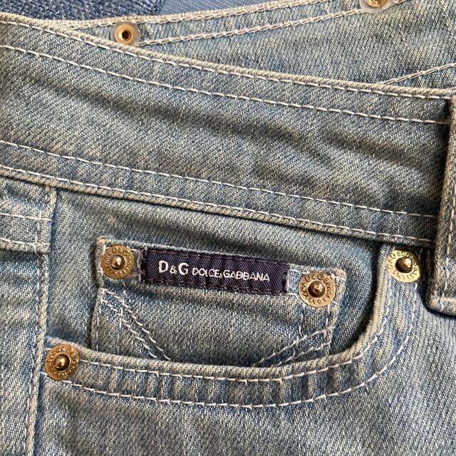D&G(ディーアンドジー)のD&G 美品　ロゴパッチ　膝下ジーンズ レディースのパンツ(デニム/ジーンズ)の商品写真