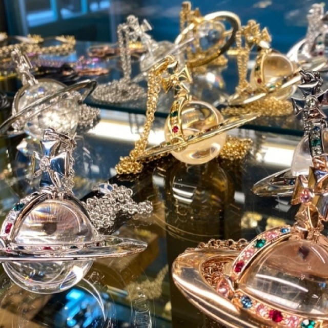 Vivienne Westwood(ヴィヴィアンウエストウッド)の新品・限定・ジャイアントオーブ(ガンメタル×クリア) レディースのアクセサリー(ネックレス)の商品写真