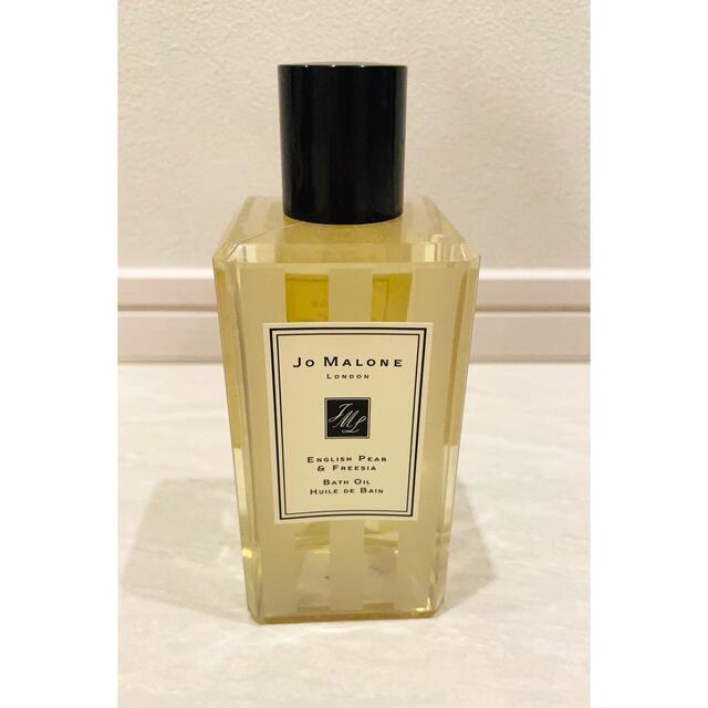 Jo Malone(ジョーマローン)のジョーマローン　バスオイル　イングリッシュペアー&フリージア250ml コスメ/美容のボディケア(入浴剤/バスソルト)の商品写真