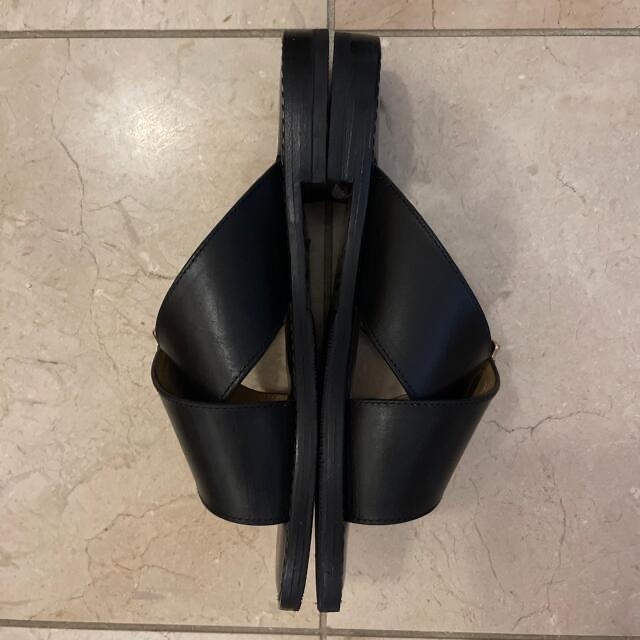 FABIO RUSCONI(ファビオルスコーニ)のCORSO ROMA9 サンダル　ブラック　サイズ37 レディースの靴/シューズ(サンダル)の商品写真