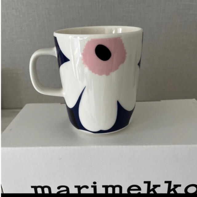 marimekko(マリメッコ)の【値下げ】marimekko マリメッコ　限定フィンエアー　マグカップ インテリア/住まい/日用品のキッチン/食器(食器)の商品写真