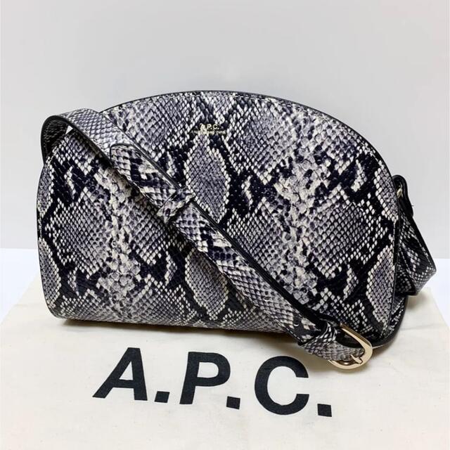 A.P.C - ☆未使用 アーペーセー ハーフムーン パイソン 型押し レザー ショルダーバッグの通販 by ジュモンヌ's shop