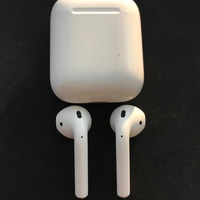 Apple(アップル)のairpods 第2世代 スマホ/家電/カメラのオーディオ機器(ヘッドフォン/イヤフォン)の商品写真