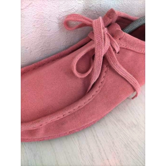 Clarks(クラークス)のClarks(クラークス) Wallabee Bright Pink Suede メンズの靴/シューズ(ブーツ)の商品写真