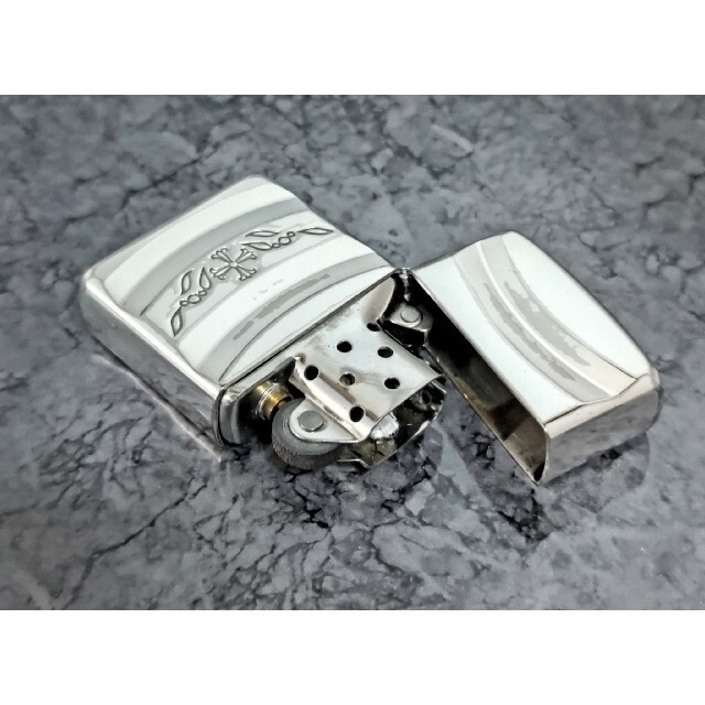 ZIPPO(ジッポー)のZIPPO Deep Digging Cross Armor2003年製 廃盤品 メンズのファッション小物(タバコグッズ)の商品写真