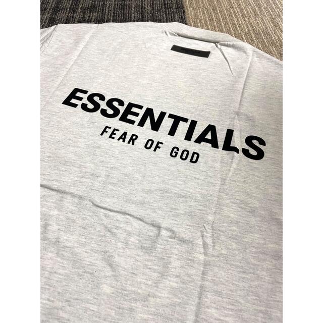 FEAR OF GOD(フィアオブゴッド)のFOG ESSENTIALS T-Shirt Light Oatmeal メンズのトップス(Tシャツ/カットソー(半袖/袖なし))の商品写真