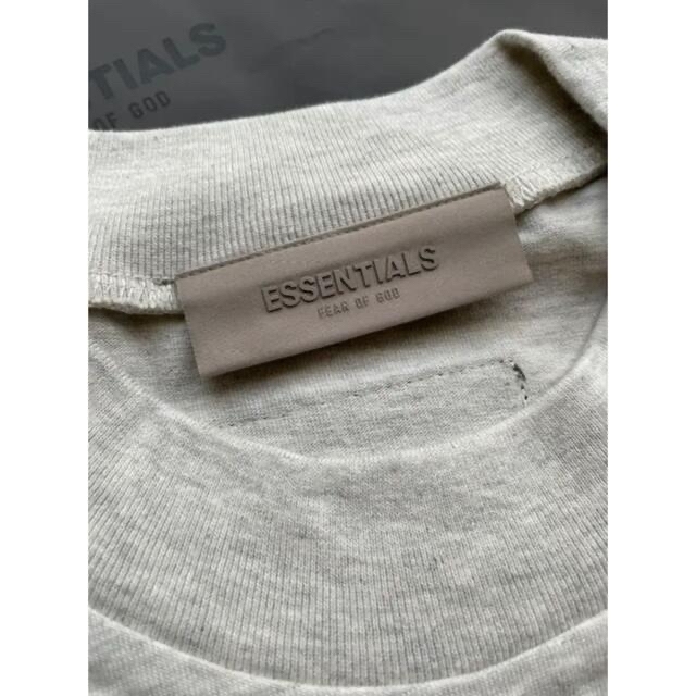 FEAR OF GOD(フィアオブゴッド)の  FOG ESSENTIALS T-Shirt Light Oatmeal メンズのトップス(Tシャツ/カットソー(半袖/袖なし))の商品写真