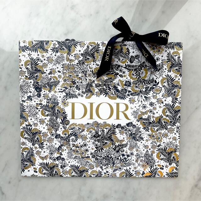 Dior - 【超美品】DIOR ショップ袋 ショッパー 2021 クリスマスコフレ リボン付の通販 by まいまい｜ディオールならラクマ