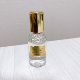 ジルスチュアート(JILLSTUART)のフローラノーティスジルスチュアート　ホワイトローズ　オードパルファン　20ml(香水(女性用))