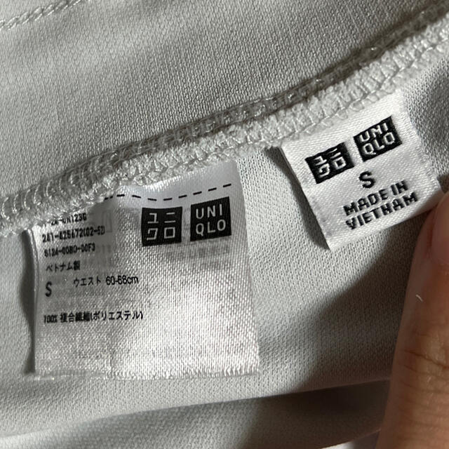 UNIQLO(ユニクロ)のUNIQLO水色パンツ レディースのパンツ(クロップドパンツ)の商品写真