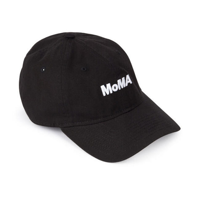 MOMA(モマ)の新品　MoMA x NEW ERA  ロゴ キャップ ブラック メンズの帽子(キャップ)の商品写真