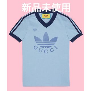 グッチ(Gucci)のニコニコ様専用　GUCCI adidas コラボ　Tシャツ　Vネック　ブルー(Tシャツ(半袖/袖なし))