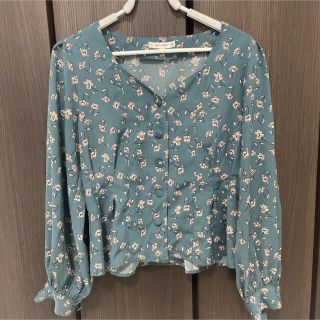 マウジー(moussy)のmoussy 花柄　トップス(シャツ/ブラウス(長袖/七分))