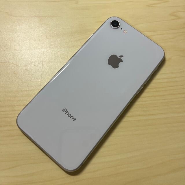 iPhone(アイフォーン)のiPhone8 本体　64GB スマホ/家電/カメラのスマートフォン/携帯電話(スマートフォン本体)の商品写真