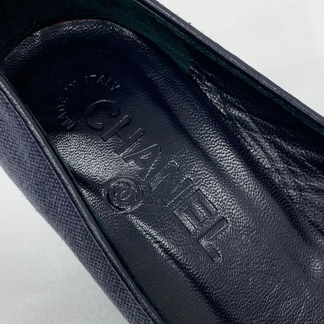 CHANEL(シャネル)の4416 シャネル キャンバス レザー リボン ココマーク パンプス インディゴ レディースの靴/シューズ(ハイヒール/パンプス)の商品写真