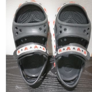 クロックス(crocs)の美品　2点セットミッキークロックスサンダル黒(サンダル)