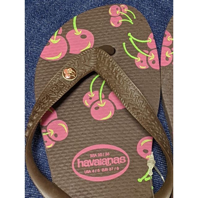 havaianas(ハワイアナス)のHavaianas（ハワイアナス）★チェリー柄ビーチサンダル（茶）★ビーサン レディースの靴/シューズ(ビーチサンダル)の商品写真