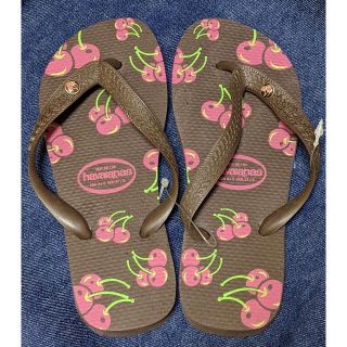 ハワイアナス(havaianas)のHavaianas（ハワイアナス）★チェリー柄ビーチサンダル（茶）★ビーサン(ビーチサンダル)