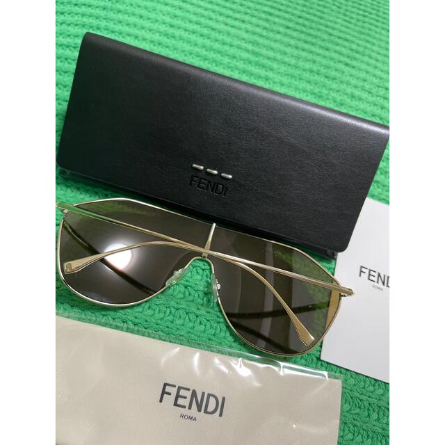 早期完売 FENDI FFファミリー Shield サングラス ストライプ | www