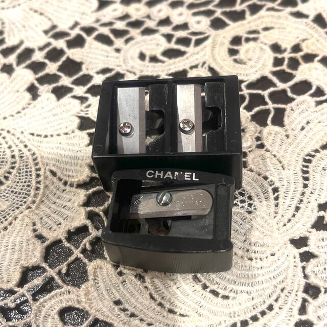 CHANEL(シャネル)のCHANELのシャープナーと、2つ穴のシャープナー コスメ/美容のメイク道具/ケアグッズ(その他)の商品写真