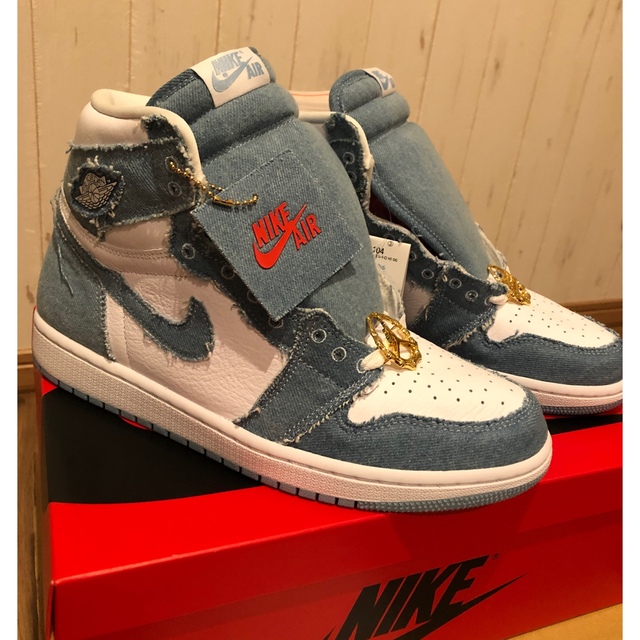 NIKE(ナイキ)のNike WMNS Air Jordan 1 High OG "Denim" メンズの靴/シューズ(スニーカー)の商品写真