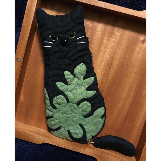 ハンドメイド　ハワイアンキルト 黒猫とウル(パンの木)のペンケース