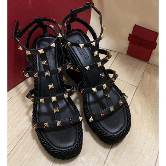 超ポイントアップ祭 Garavani 新品!Valentino - VALENTINO ロック