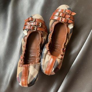 バーバリー(BURBERRY)のBURBERRY   37 1/2  折れるパンプス(ハイヒール/パンプス)