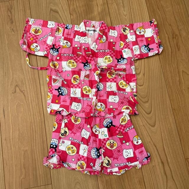 アンパンマン(アンパンマン)の美品　アンパンマン　　甚平　ピンク　フリル　　95 キッズ/ベビー/マタニティのキッズ服女の子用(90cm~)(甚平/浴衣)の商品写真