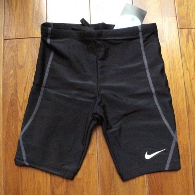 NIKE(ナイキ)の新品 Nike 水着 140 キッズ/ベビー/マタニティのキッズ服男の子用(90cm~)(水着)の商品写真