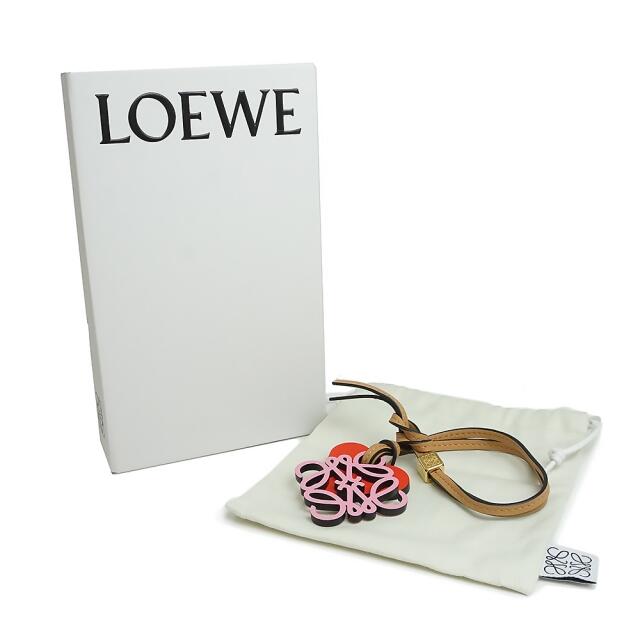 LOEWE(ロエベ)のロエベ ハート アナグラム チャーム カーフスキン レザー レッド ピンク ブラウン 茶 C000232X03 箱付 LOEWE（未使用　展示品） レディースのアクセサリー(チャーム)の商品写真