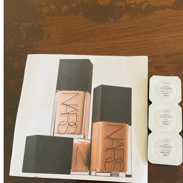 NARS(ナーズ)のナーズ　ライトリフレクティングファンデーション　サンプル　３色 コスメ/美容のベースメイク/化粧品(ファンデーション)の商品写真