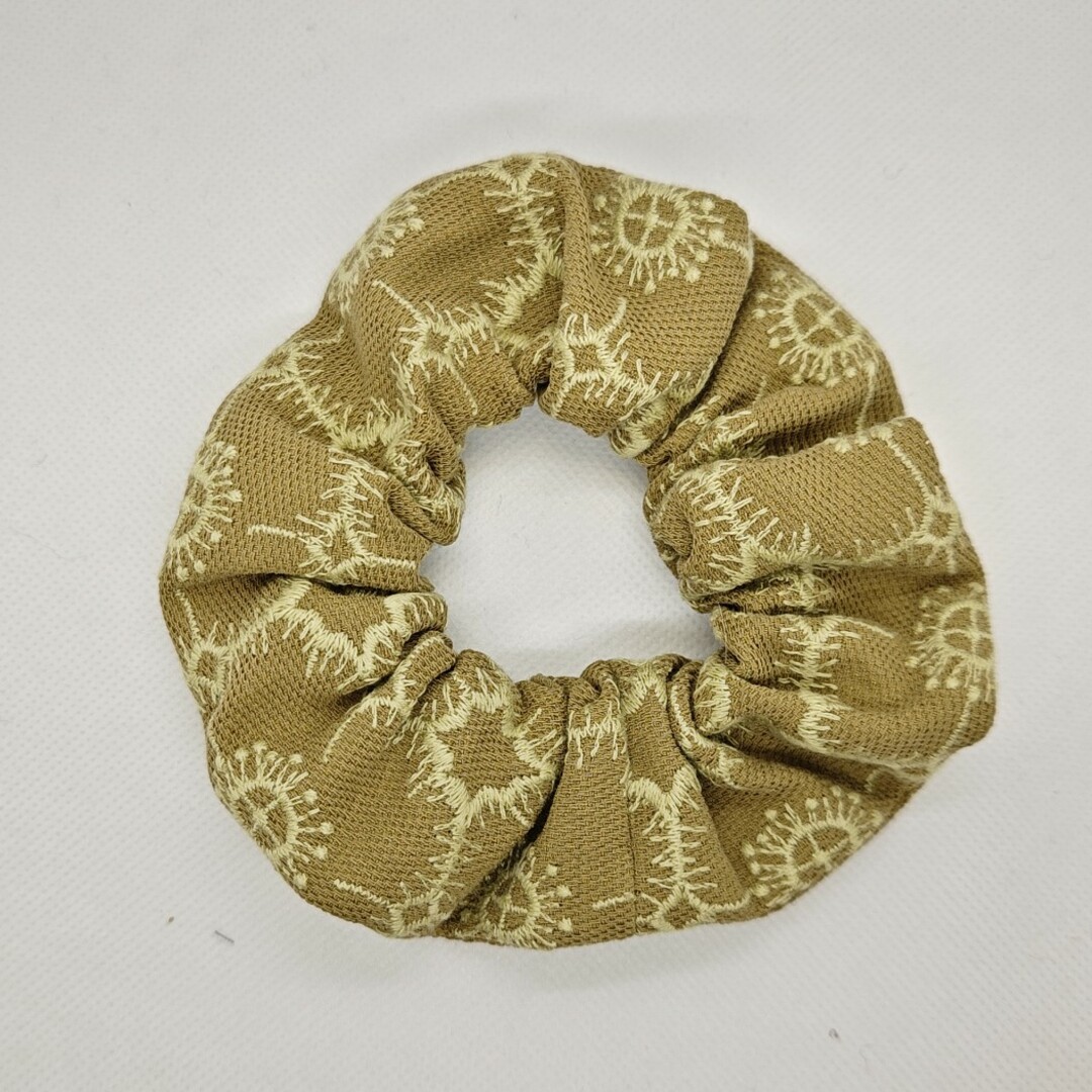 mina perhonen(ミナペルホネン)のミナペルホネン シュシュ ヘアゴム anemone ハンドメイドのアクセサリー(ヘアアクセサリー)の商品写真