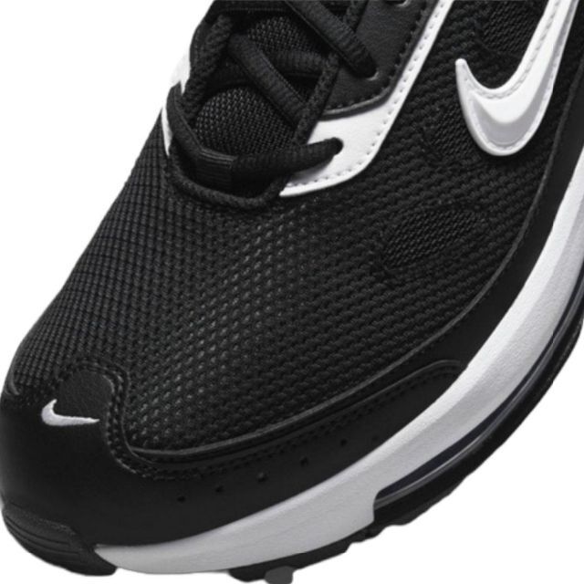 NIKE(ナイキ)のナイキ　エアマックス　AIR MAX AP　23.5CM 　黒白　ウォーキング レディースの靴/シューズ(スニーカー)の商品写真