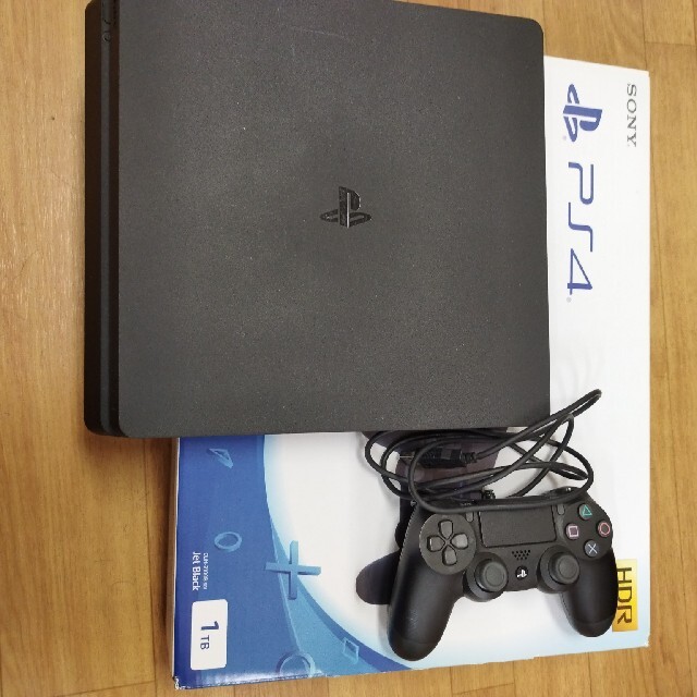 SONY PlayStation4 本体 CUH-2100BB01　1TB エンタメ/ホビーのゲームソフト/ゲーム機本体(家庭用ゲーム機本体)の商品写真