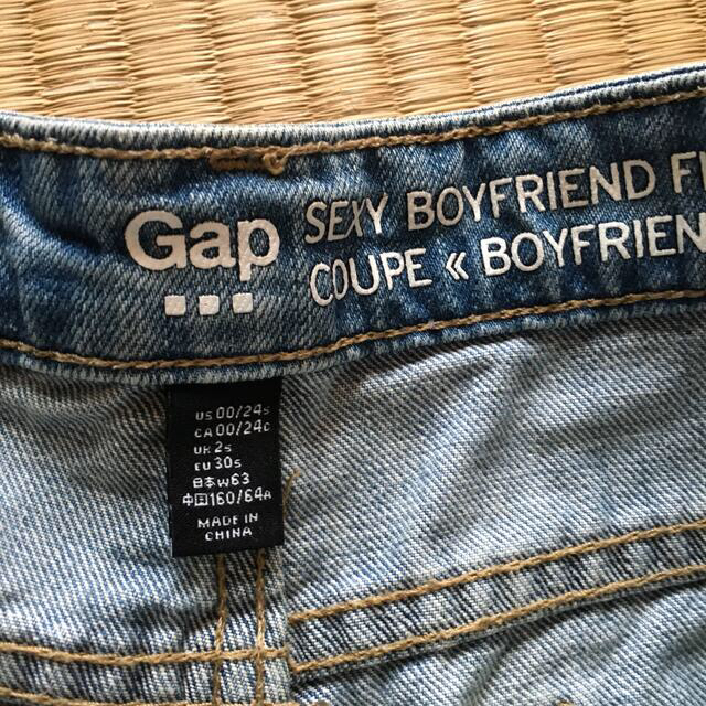 GAP(ギャップ)のギャップダメージジーンズ綿100% レディースのパンツ(デニム/ジーンズ)の商品写真