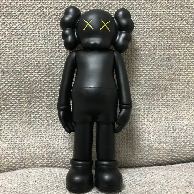 KAWS カウズ  KAWSフィギュア カウズフィギュア 黒