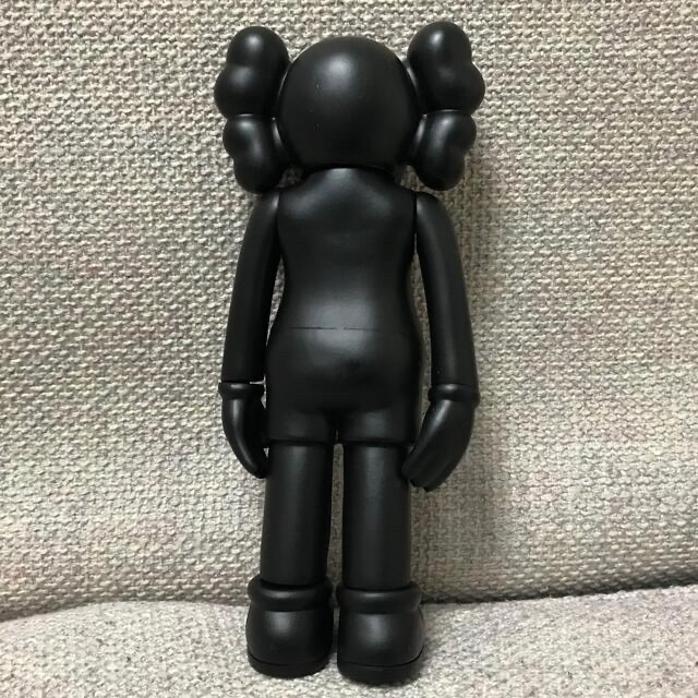 KAWS カウズ KAWSフィギュア カウズフィギュア 黒の通販 by KAWS カウズ KAWSフィギュア カウズフィギュア 黒の通販 by