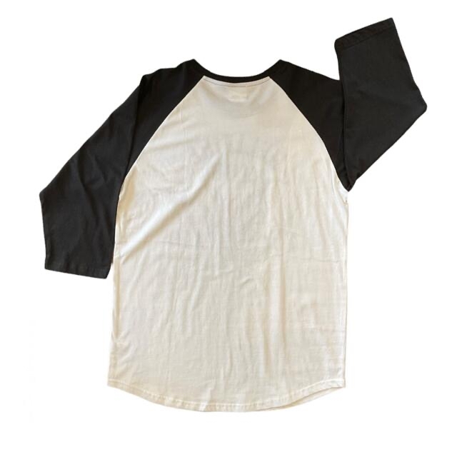 公式 ストレンジャーシングス ヘルファイアクラブ　ラグラン　Tシャツ　Mサイズ メンズのトップス(Tシャツ/カットソー(七分/長袖))の商品写真