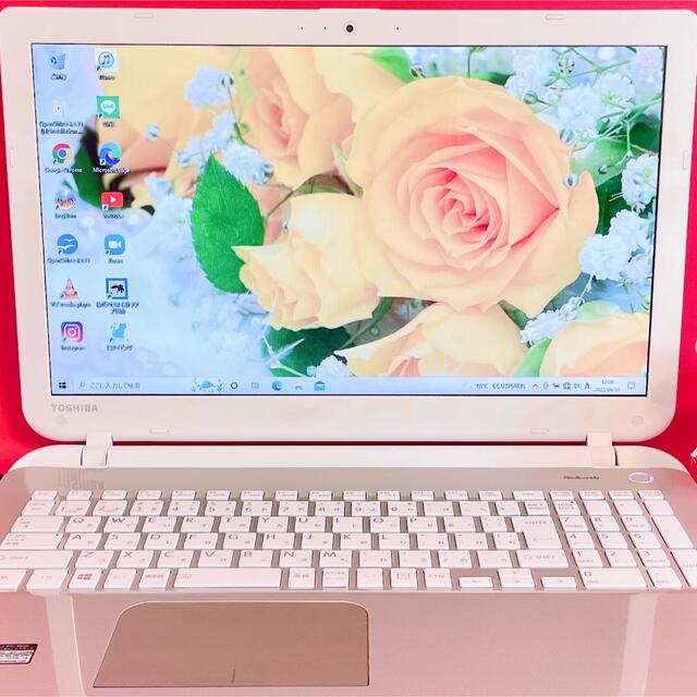 東芝(トウシバ)の✨貴重✨特大1TB！おしゃれ薄型ゴールド✨カメラ付ノートパソコン❣️学生・社会人 スマホ/家電/カメラのPC/タブレット(ノートPC)の商品写真