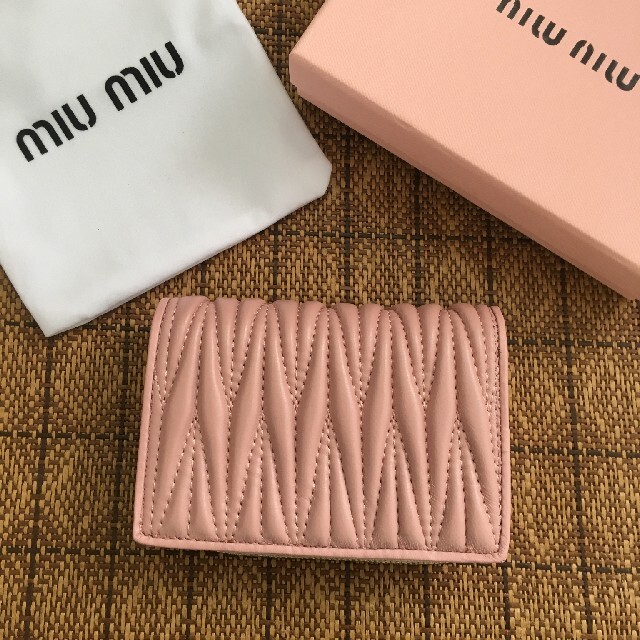 がございま miumiu - ❣️レディース用「ミュウミュウ」 折り財布 箱