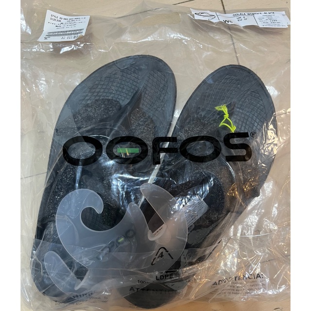 OOFOS(ウーフォス)のウーフォ／OOFOS レディースの靴/シューズ(サンダル)の商品写真