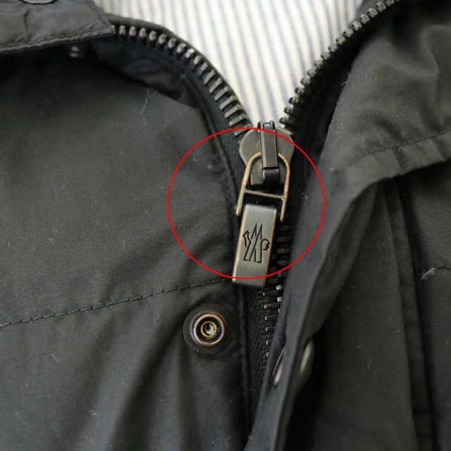 MONCLER(モンクレール)のモンクレール ガムブルー ダウンジャケット アウター 中綿 比翼 1 S 黒 メンズのジャケット/アウター(ダウンジャケット)の商品写真