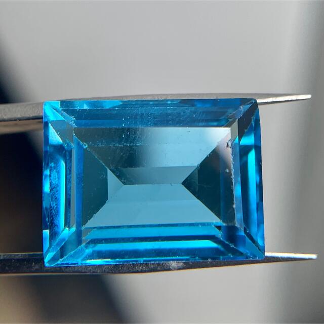 【レア】高品質　天然ブルートパーズ　ルース14.8ct　鑑別付き ハンドメイドの素材/材料(各種パーツ)の商品写真