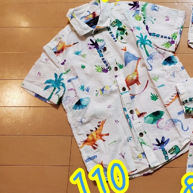 NEXT(ネクスト)の【美品】next 恐竜柄シャツ 110 キッズ/ベビー/マタニティのキッズ服男の子用(90cm~)(Tシャツ/カットソー)の商品写真