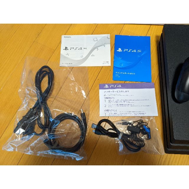 SONY(ソニー)のPlayStation4 Pro  1TB(SSD) CUH-7000BB01 エンタメ/ホビーのゲームソフト/ゲーム機本体(家庭用ゲーム機本体)の商品写真