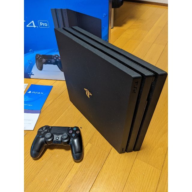 SONY(ソニー)のPlayStation4 Pro  1TB(SSD) CUH-7000BB01 エンタメ/ホビーのゲームソフト/ゲーム機本体(家庭用ゲーム機本体)の商品写真