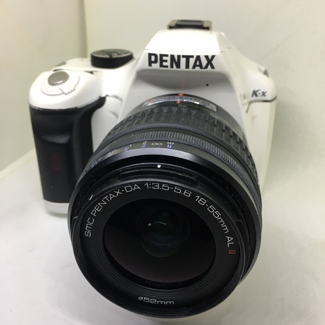 PENTAX K-x ホワイト完動品とオマケレンズになります。